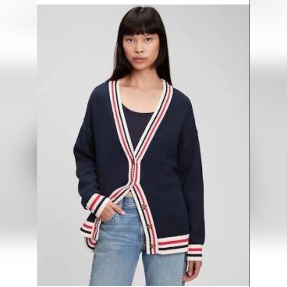 Gap Boyfriend Varsity V Neck 100% Cotton Knit Cardigan. Ladies Size M